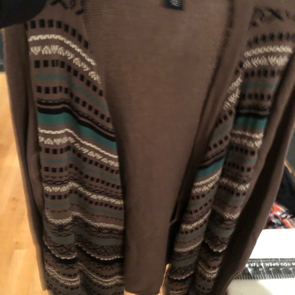 Karen Kane Sweaters - KAREN KANE high low sweater NWT solid back print front